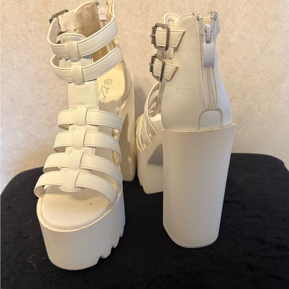 Source Unknown Cream Platform Sandals - image 3